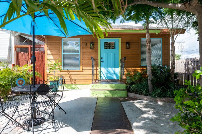 Photo - 17 S L St Unit 1