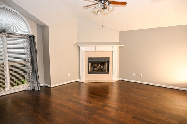 Photo - 332 W Pine Dr