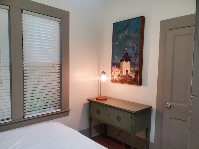 Photo - 215 Kings Ct