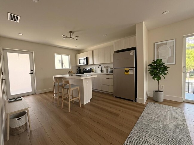 Photo - 1910 SW 17th Ave