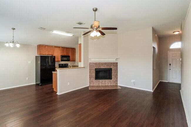 Photo - 6552 Manitoba St