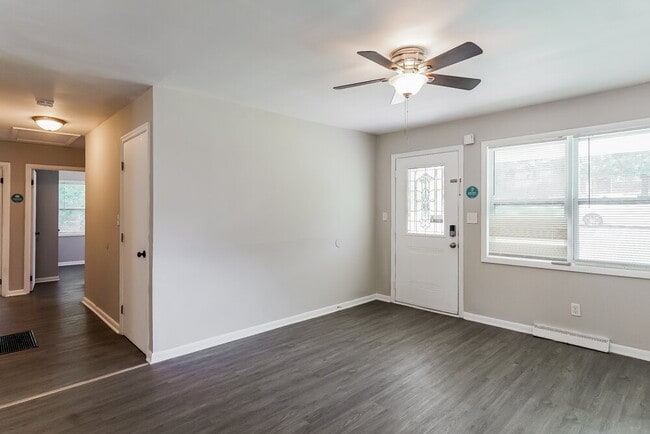 Photo - 748 Barclay Ln