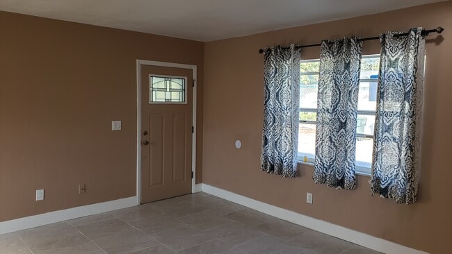 Photo - 651 16th St NW