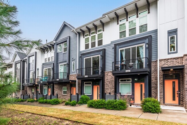 Photo - 642 W End Dr