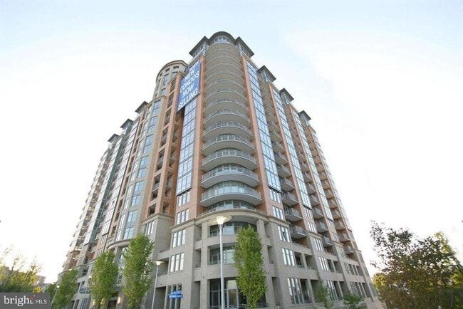 Building Photo - 8220 Crestwood Heights Dr Unit 814
