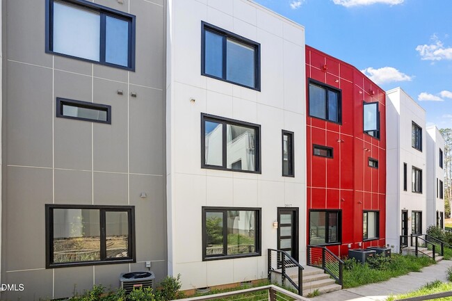 Photo - 2017 Jade St