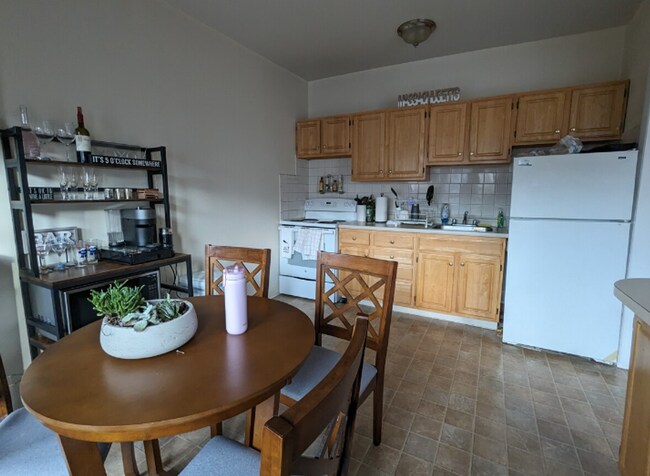 Photo - 3-Bed with 1.5 Bath * Packard's Corner *