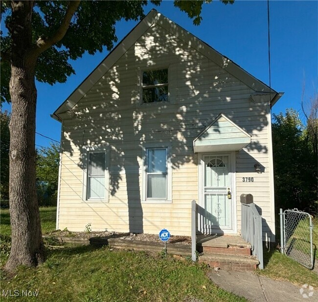 Building Photo - 3788 E 52nd St Unit FRONT Rental