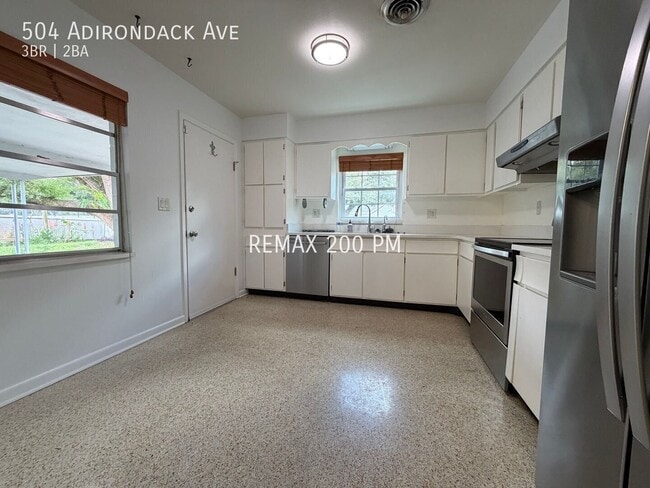 504 Adirondack Ave