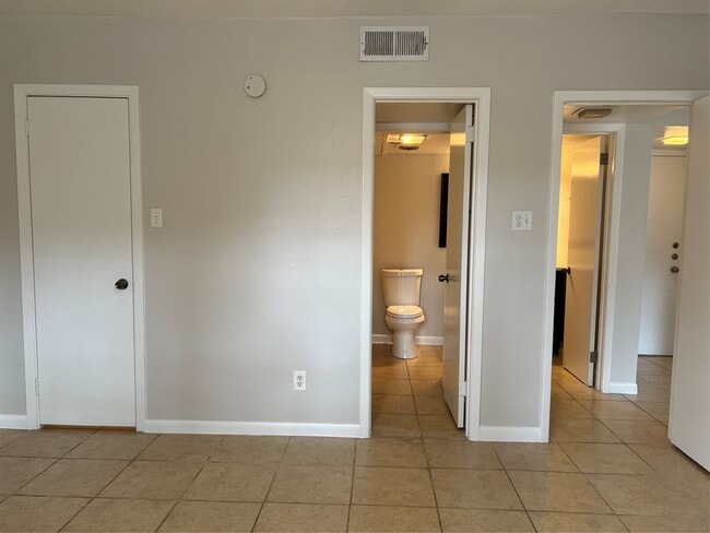Photo - 2824 Briarhurst Dr Unit 9