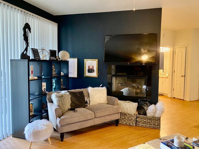 1701 E Colter St Unit 388