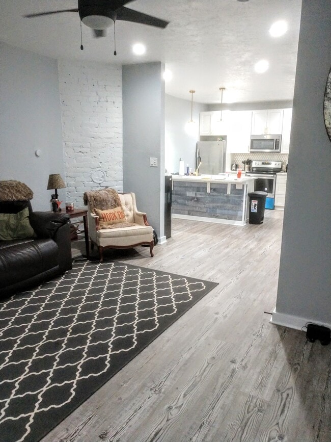 Photo - 110 Handler St