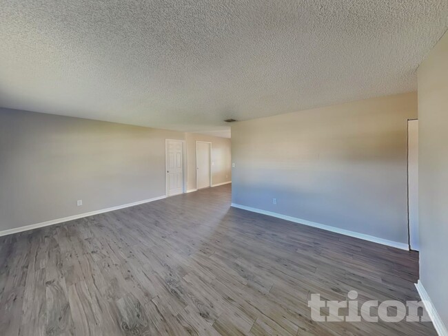 Photo - 3181 Clewiston St