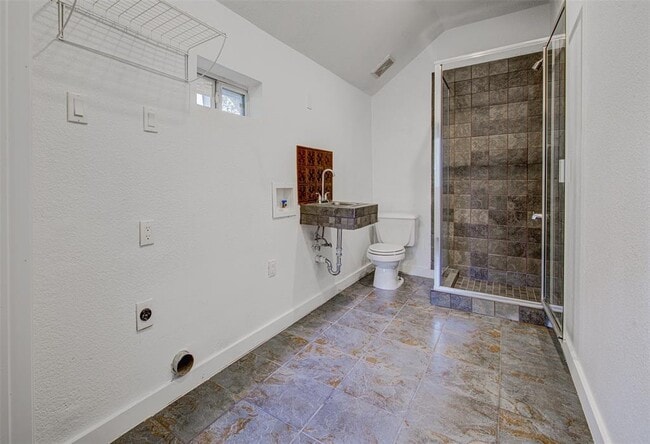 Photo - 6005 Sierra Leon