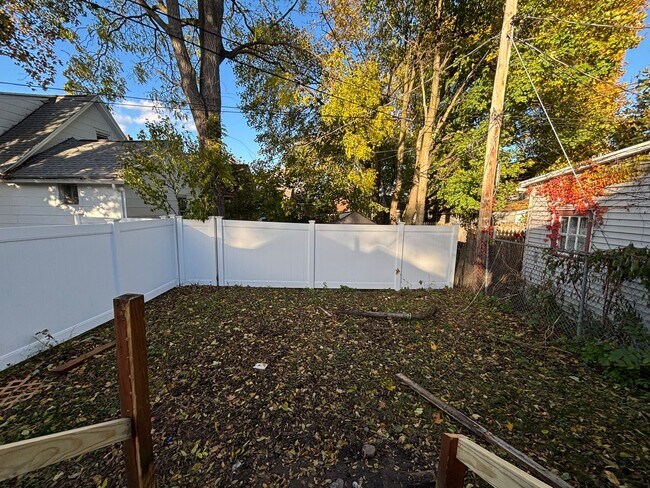 Photo - 170 Benton St Unidad HOUSE