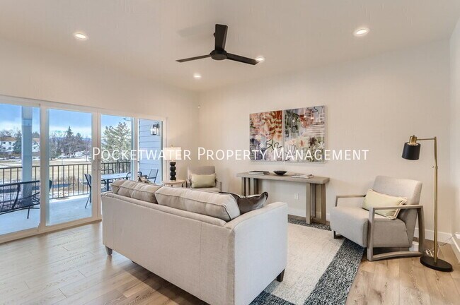 Photo - 1331 Baker St