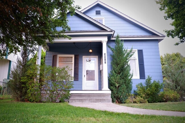 Photo - 3517 E 32nd Ave