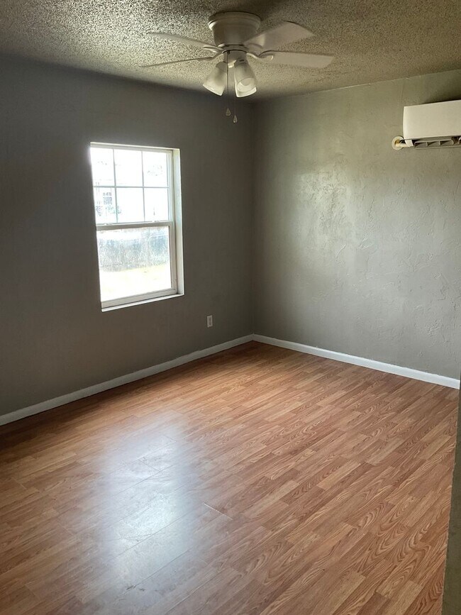 Photo - 3 bedroom home with fenced backyard