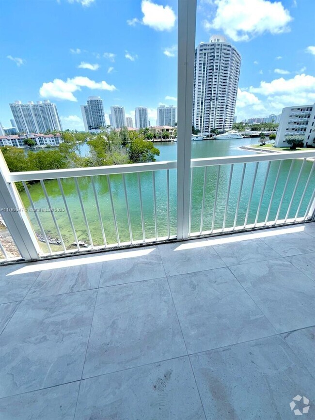 Building Photo - 2930 Point East Dr Rental