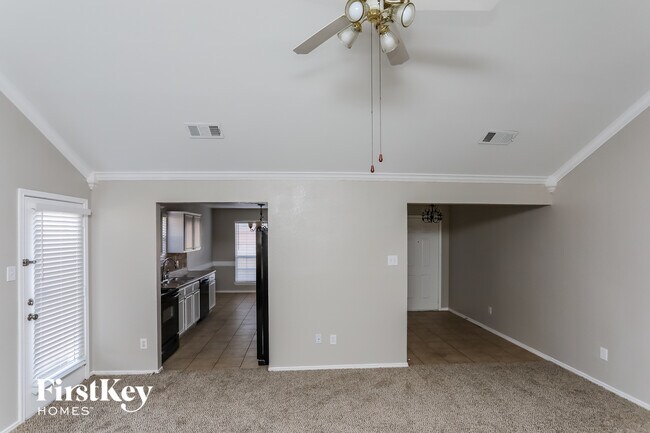 Photo - 312 Pin Oak Ln