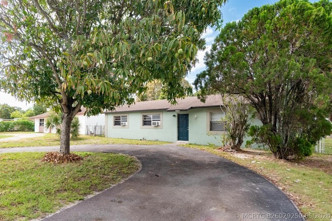 Building Photo - 1218 Giller Ave