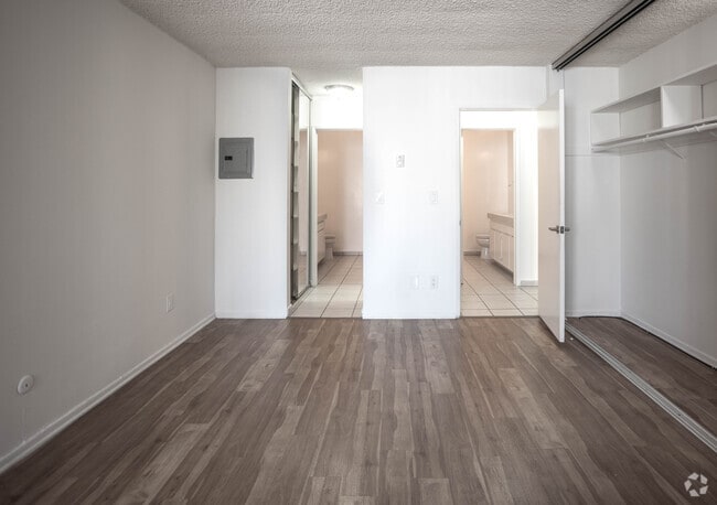 Green Valley Circle Apartments