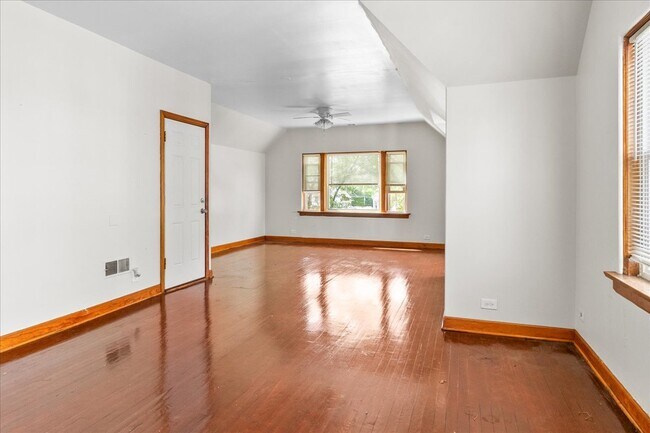 Photo - 58 W 113th St Unit 2