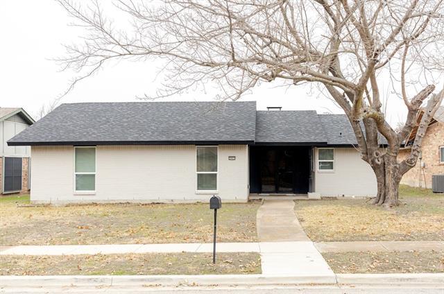 Building Photo - 2025 Glencrest Ln