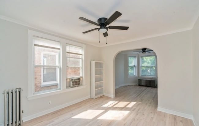 Photo - 4143 N McVicker Ave Unidad 2