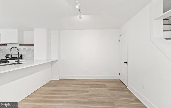 Photo - 715 E Haverford Rd