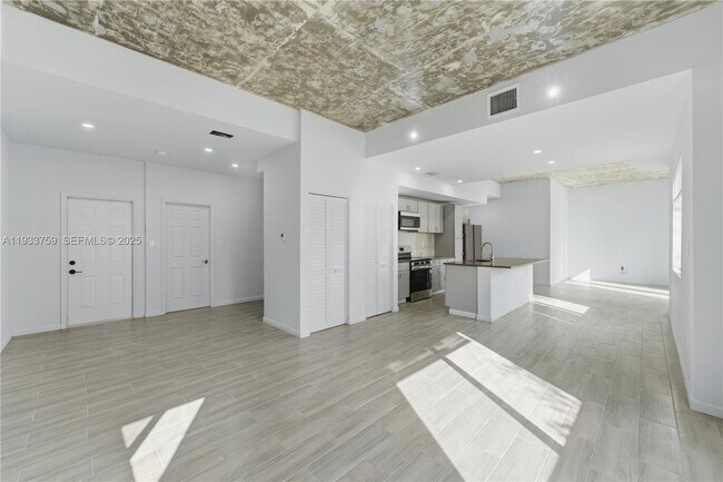 Photo - 1393 NW 31st St Unidad A