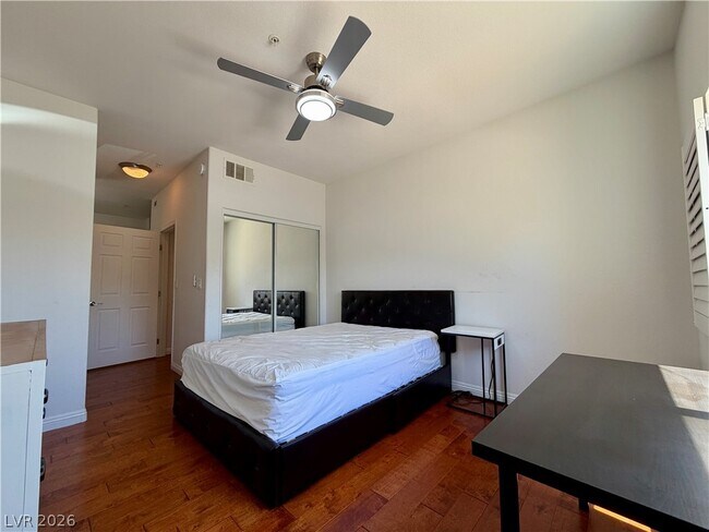 Photo - 2291 W Horizon Ridge Pkwy Unidad 1101