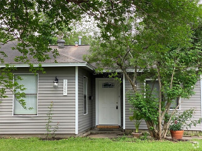 Building Photo - 1305 Zuber Dr Rental