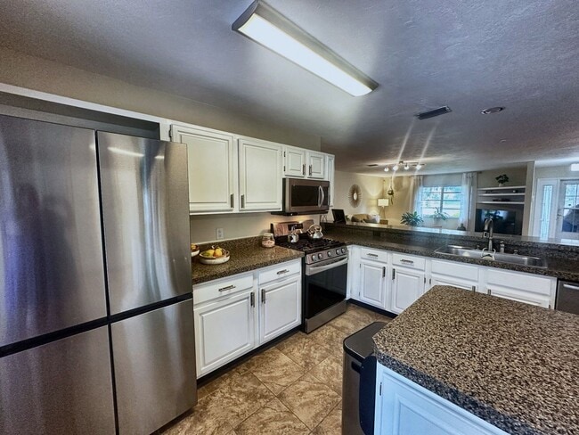 Photo - 1525 W Beresford Rd