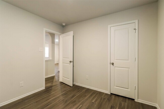 2166 Middle Rdg Dr