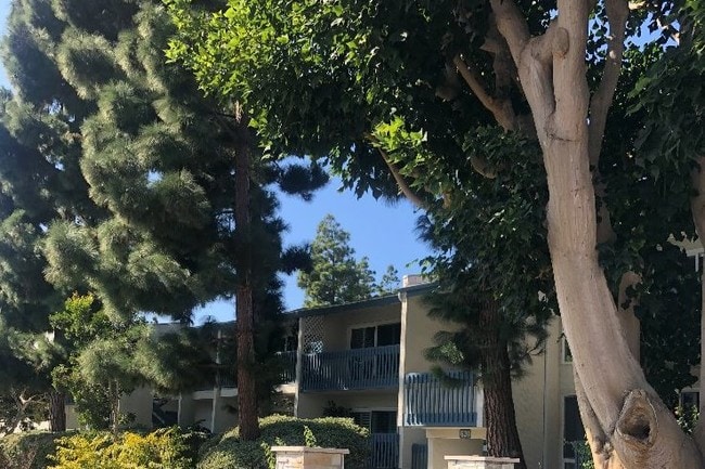 Brookside Village Condo - 631 S Prospect Ave Unit 203