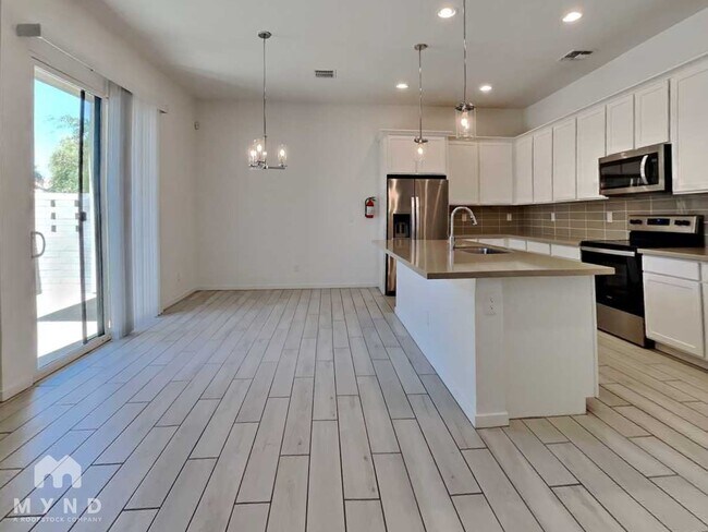 Photo - 901 S Smith Rd