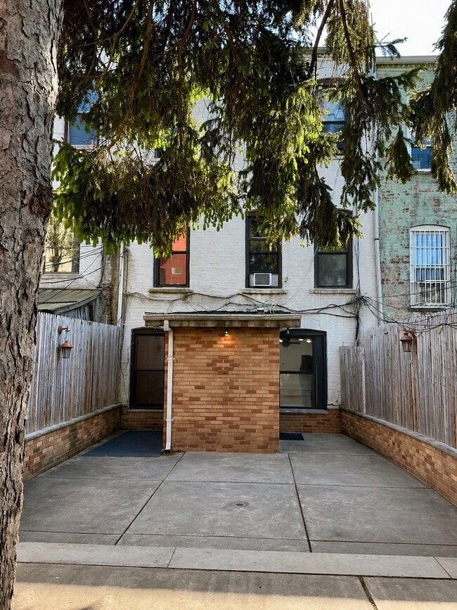 Private Backyard - 541 47th St Unit 1st Floor