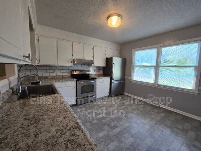 Photo - 2021 Downey St
