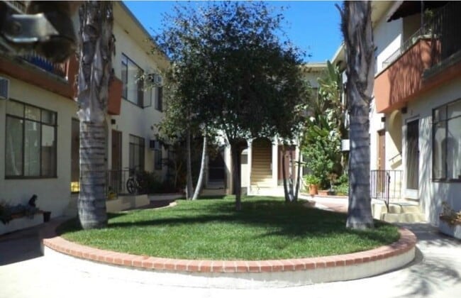 6537 Troost Ave Unit 9