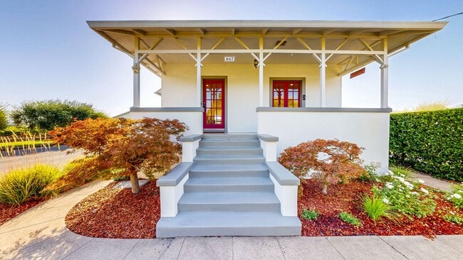 Photo - Charming 2 bedroom 1.5 bath plus office ho...