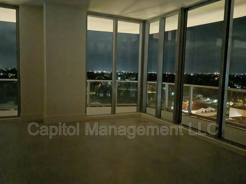 Photo - 220 Lake Shore Dr