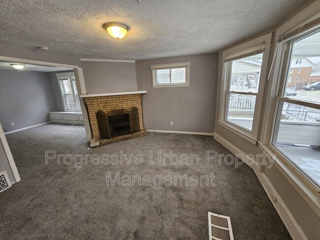 Photo - 10602 Earle Ave