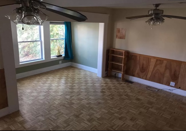 Building Photo - 325 River Rd Rental