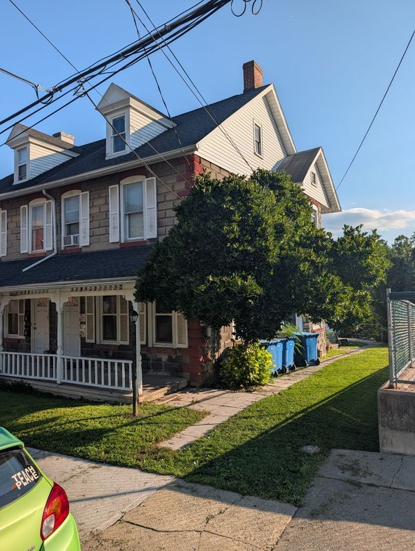 Building Photo - 1286 Newport Ave Unit 2