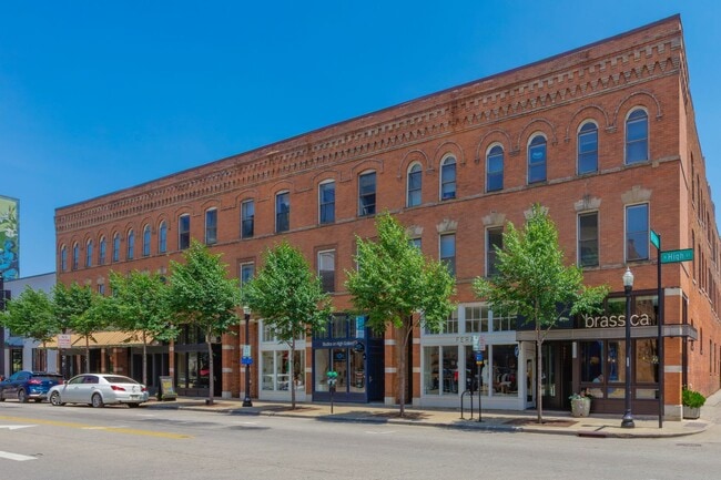 Building Photo - 692 N High St