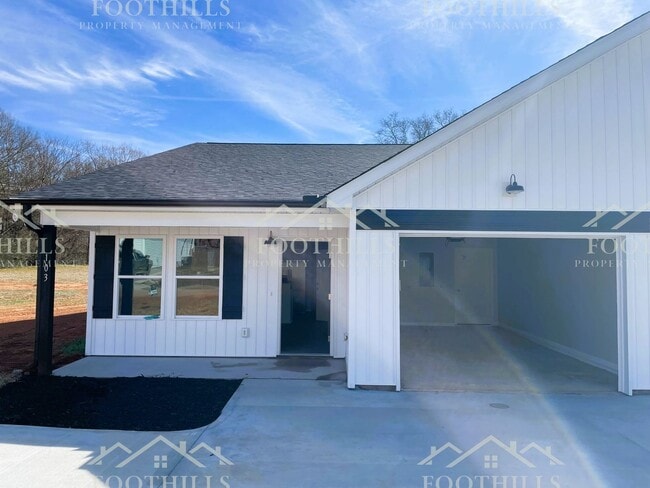 Photo - 103 Rhoe Cir