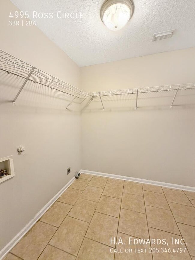 Photo - 4995 Ross Cir