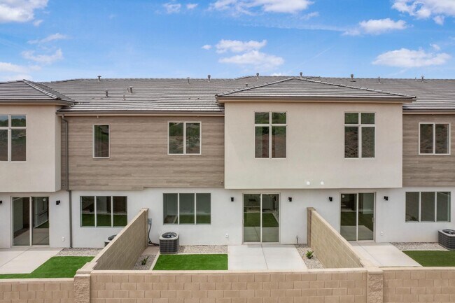 Photo - 984 Manen St