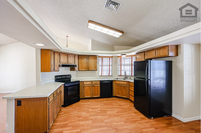 Building Photo - 5727 W Villa Maria Dr